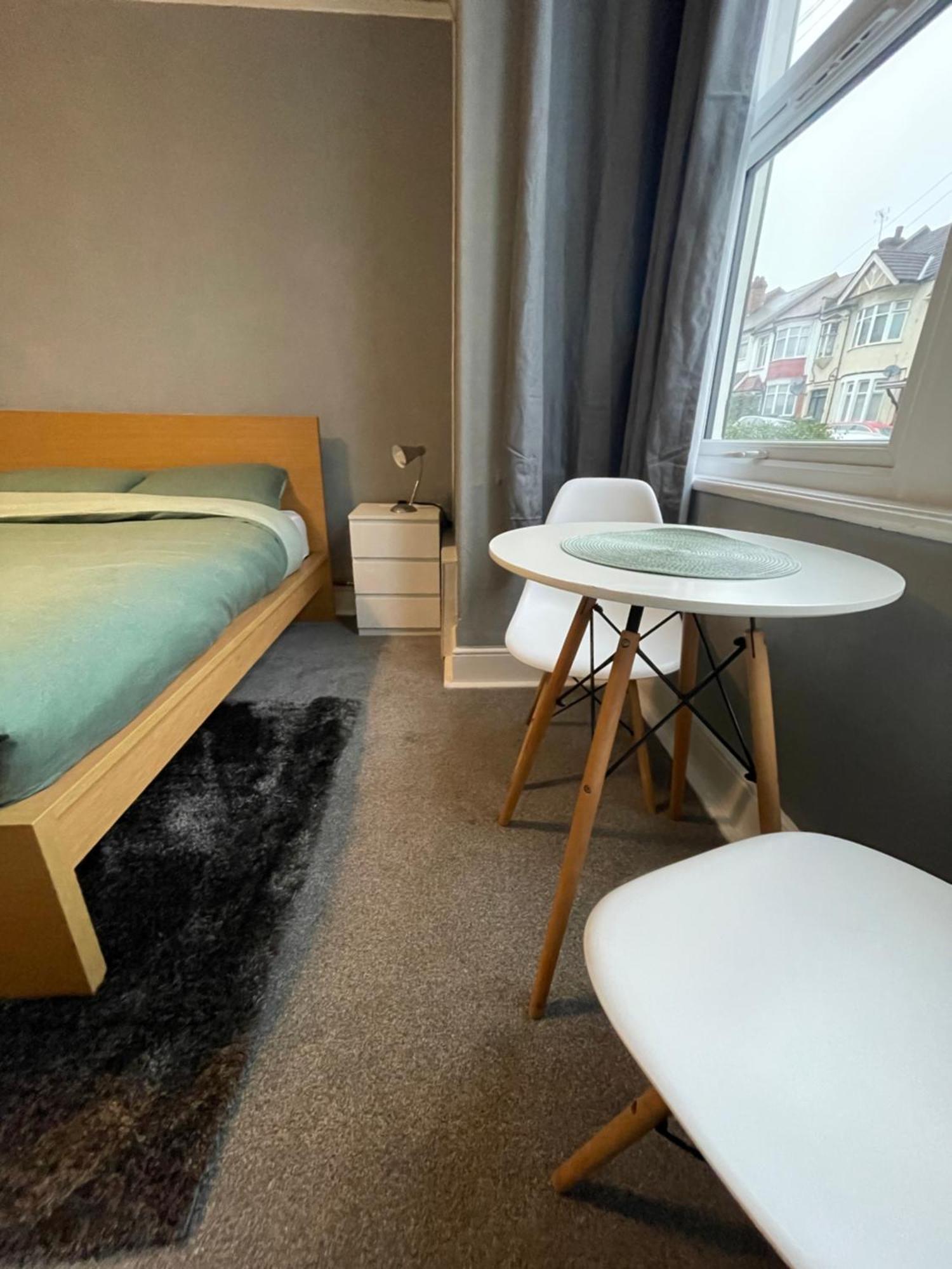 Cosy Double Rooms A Stones Throw From Wembley Stadium London Exterior foto